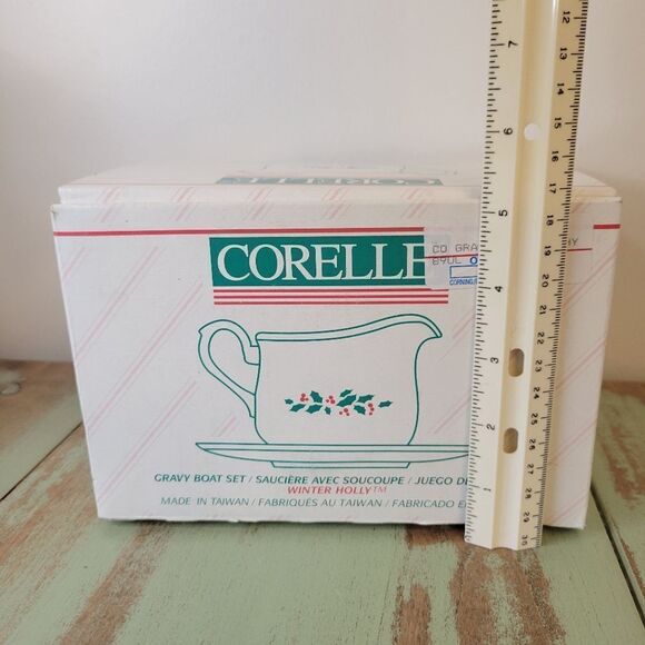 New in Box Vintage Corelle Winter Holly Ceramic Gravy Boat with Underplate - Picture 15 of 16